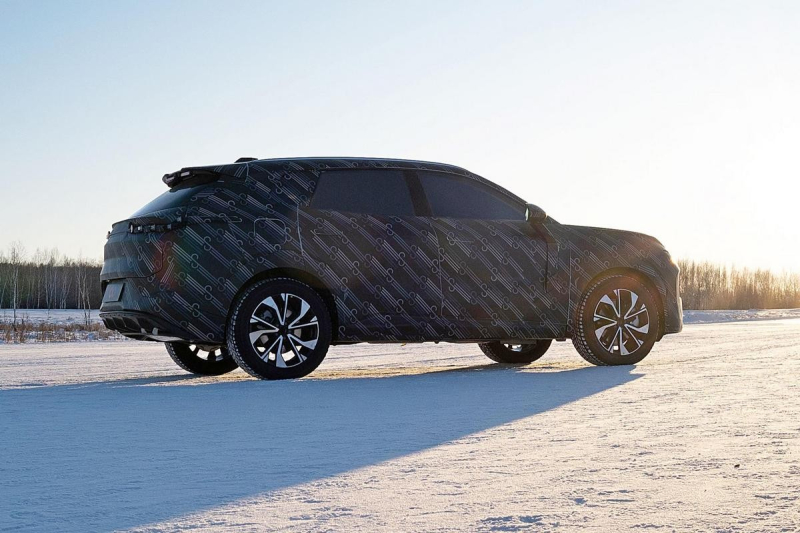 Кроссовер Lynk & Co 08 от Geely и Volvo сбросил камуфляж