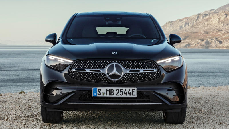 Новый Mercedes-Benz GLC Coupe: полная гибридизация и мягкая эволюция стиля