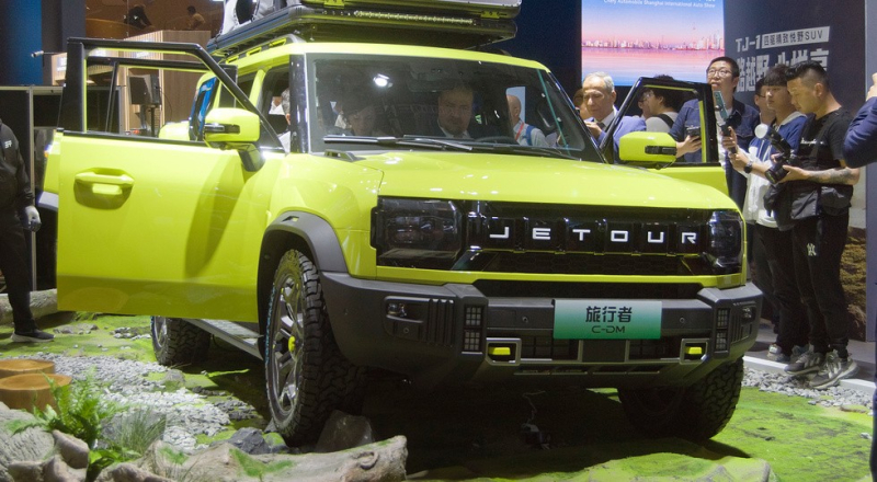 Новые SUV пришедшего в Россию Jetour: молодёжный X-2 и брутальный T2, который мы уже видели