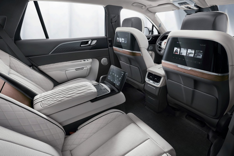 Премиум-бренд Hongqi официально выходит на российский рынок с двумя седанами и парой SUV