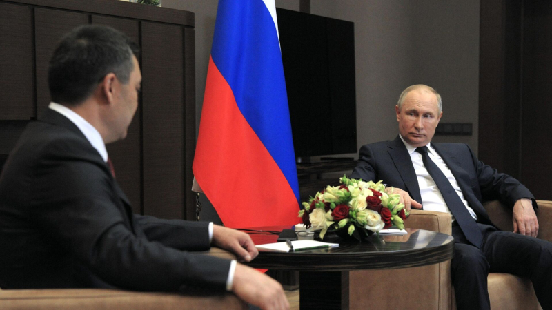 Путин 8 мая проведет переговоры с президентом Киргизии