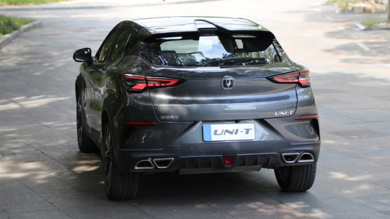 Changan рассказал о комплектациях российской версии кроссовера Uni-T. Цены известны
