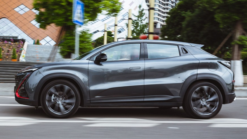 Changan рассказал о комплектациях российской версии кроссовера Uni-T. Цены известны