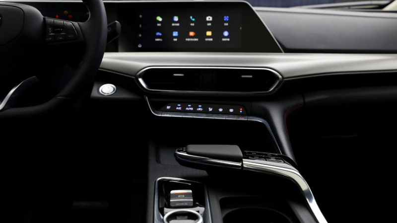 Changan рассказал о комплектациях российской версии кроссовера Uni-T. Цены известны