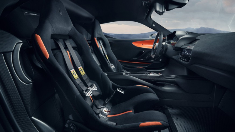 Новые гибридные суперкары: представлены 1030-сильные купе и спайдер Ferrari SF90 XX