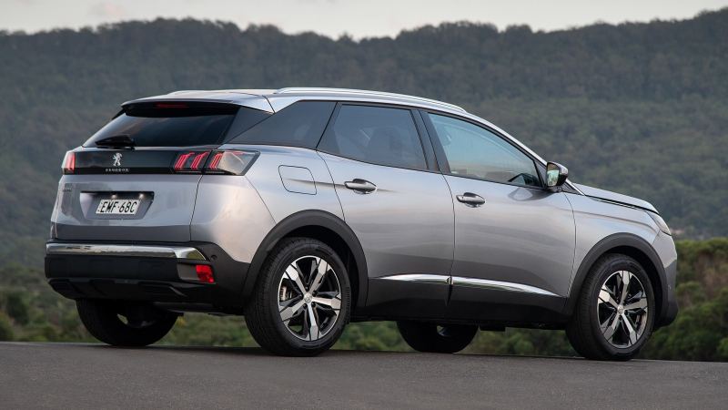Кроссовер Peugeot 3008 следующего поколения: новые изображения