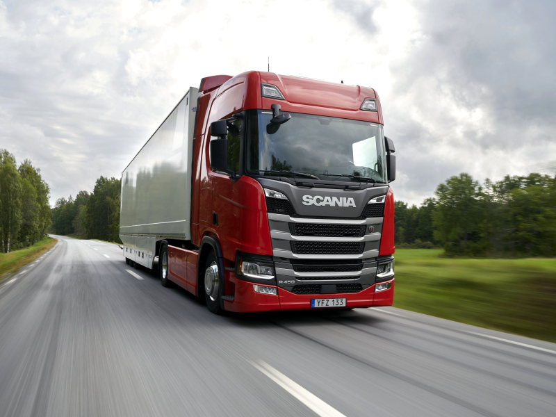 ЛУКОЙЛ запустил производство фирменных моторных масел для грузовиков Scania
