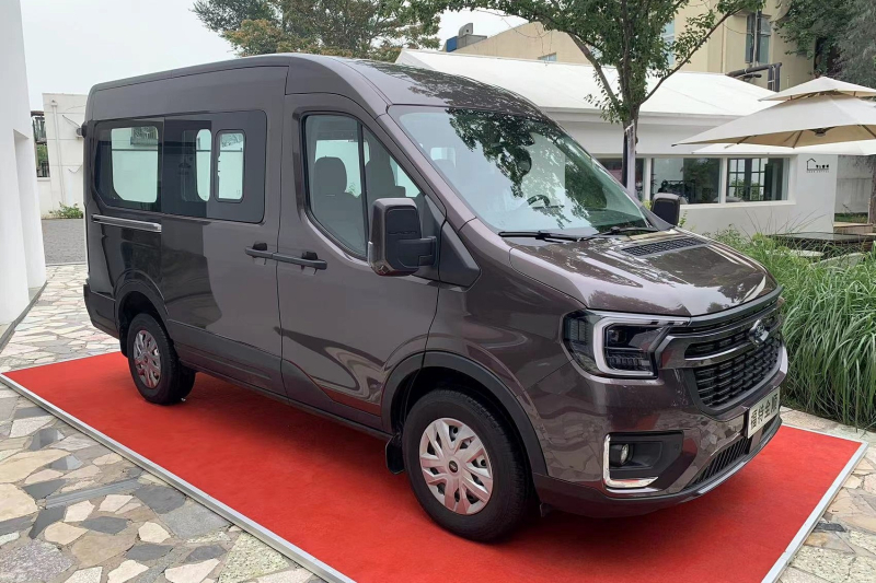 Обновлённый Ford Transit для Китая получил передок в стиле пикапа Ranger