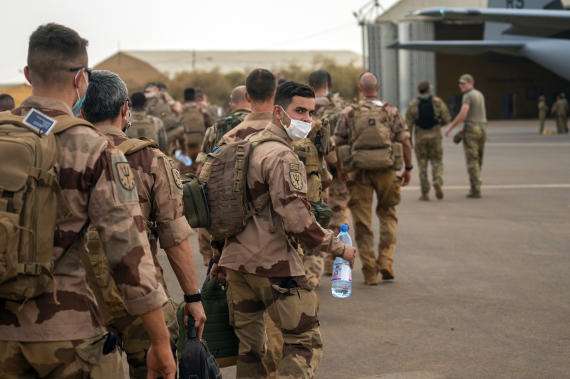 «Может обернуться гуманитарной катастрофой»: Франция готова поддержать военные действия ЭКОВАС в Нигере