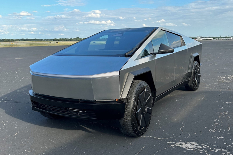 Бюджетная модель Tesla будет похожа на Cybertruck, руль и педали пока остаются