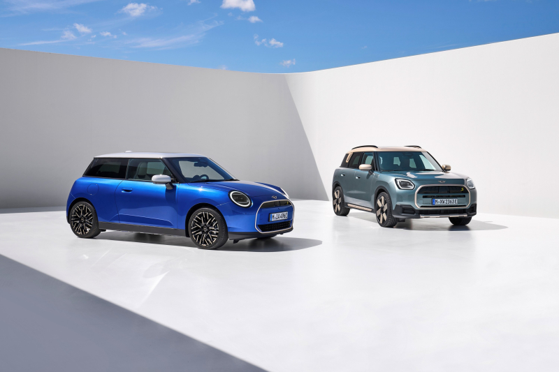 Новые Mini Cooper и Countryman: без хрома, без щитка приборов и с тряпочным салоном