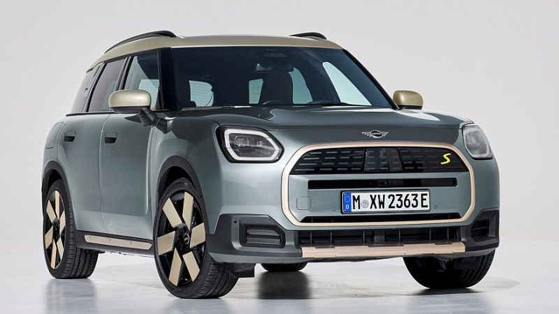 Новые Mini Cooper и Countryman: без хрома, без щитка приборов и с тряпочным салоном