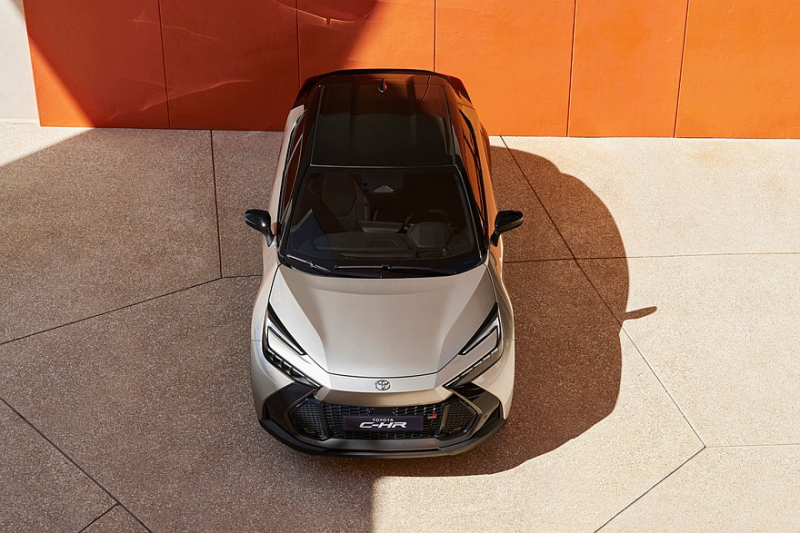 В Европе начали принимать заказы на кроссовер Toyota C-HR нового поколения