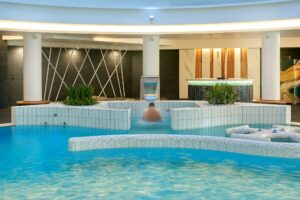 Оазис релаксации: бассейн в банном комплексе
