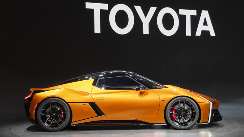 Toyota рассекретила предвестников новых кроссовера и спорткара