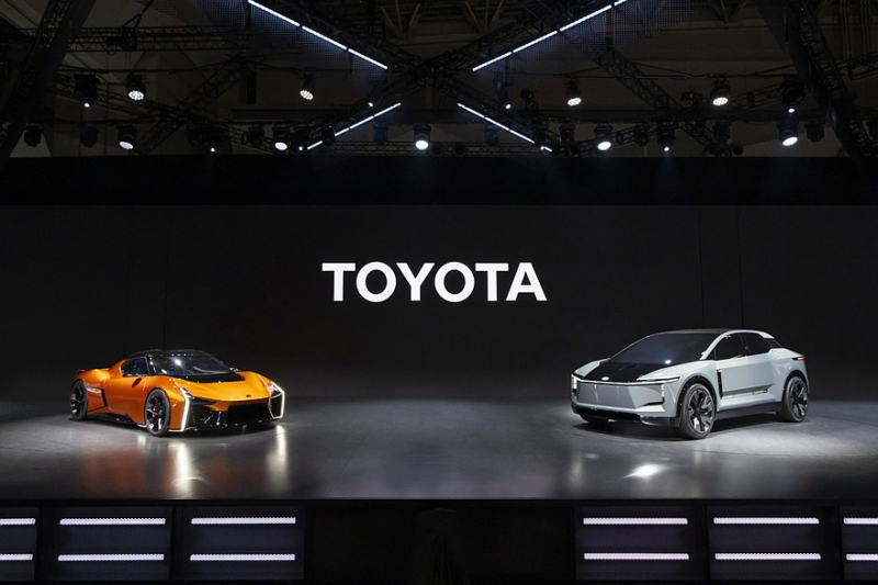 Toyota рассекретила предвестников новых кроссовера и спорткара