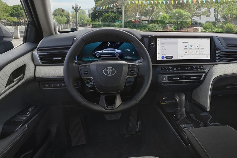 Новая Toyota Camry: меньше версий и без V6, зато полный привод теперь для всех