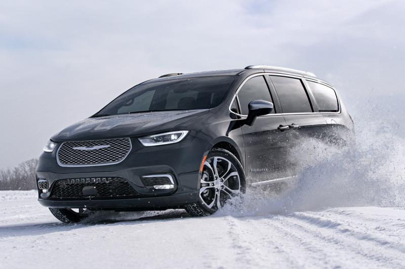 Минивэн Chrysler Pacifica готовится к масштабному обновлению