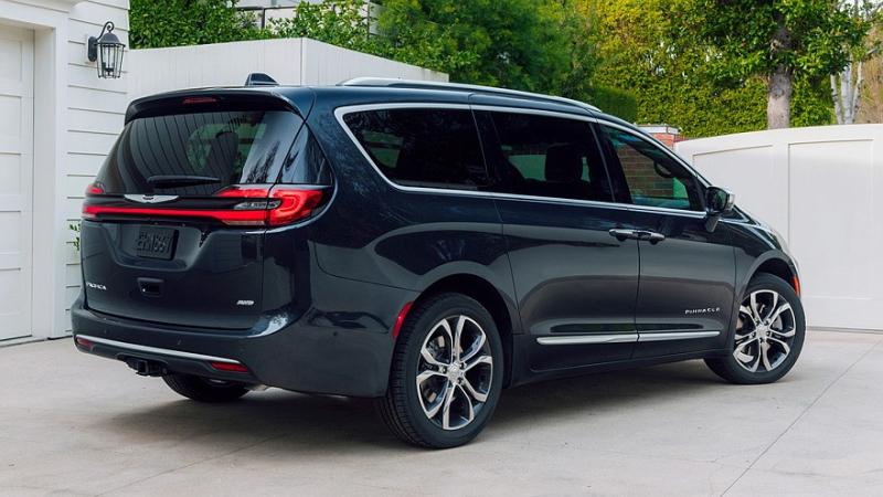 Минивэн Chrysler Pacifica готовится к масштабному обновлению