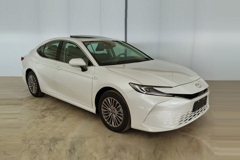 Toyota Camry следующего поколения: новые фото и подробности