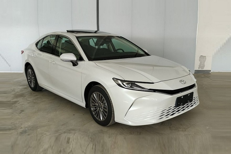 Toyota Camry следующего поколения: новые фото и подробности