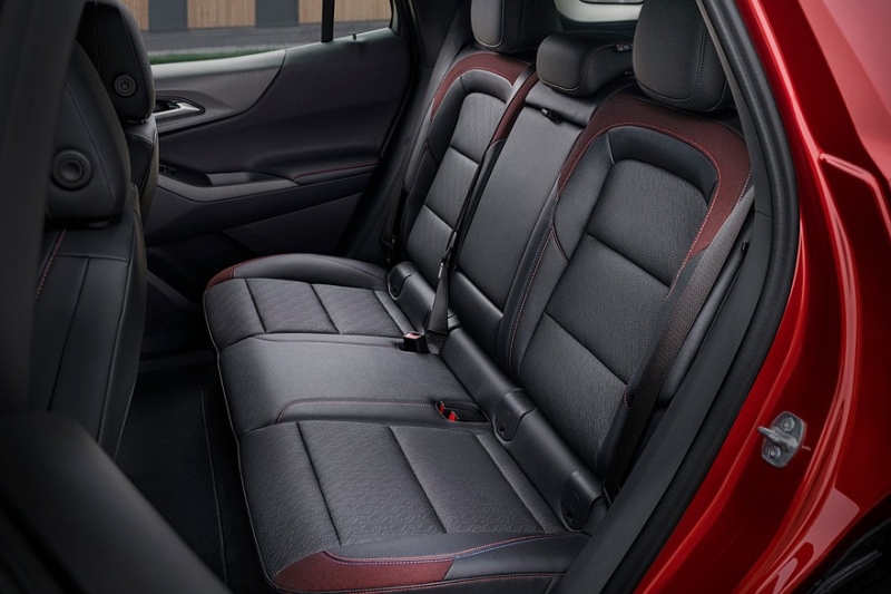 Бестселлер Chevrolet Equinox сменил поколение: «внедорожная» версия и новые коробки