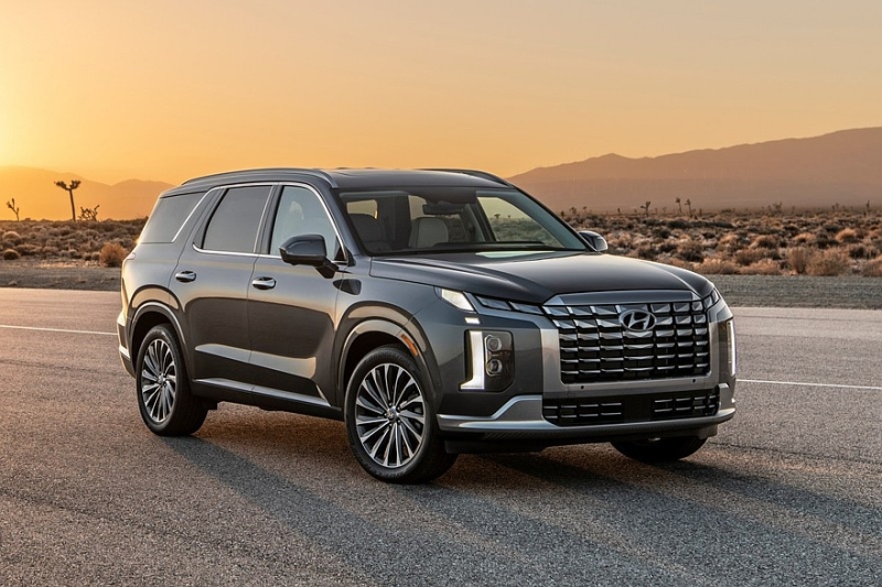 Новый Hyundai Palisade с почти не прикрытой оптикой проехался на камеру
