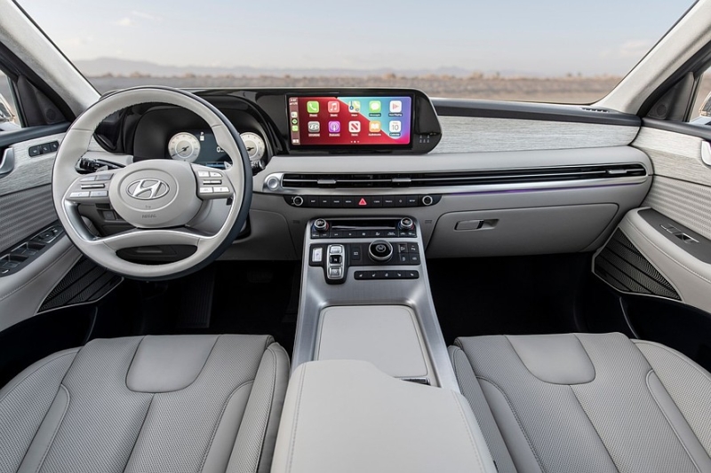 Новый Hyundai Palisade с почти не прикрытой оптикой проехался на камеру