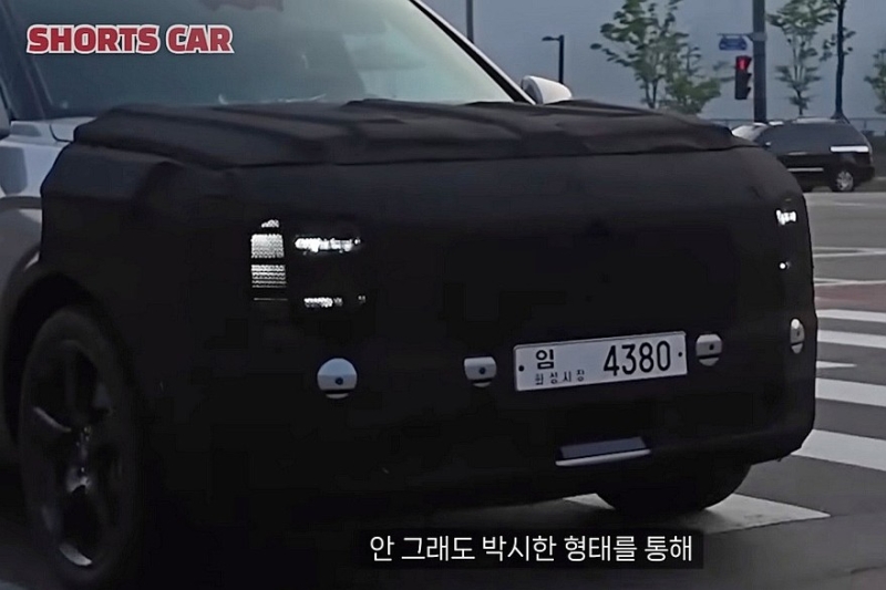 Новый Hyundai Palisade с почти не прикрытой оптикой проехался на камеру