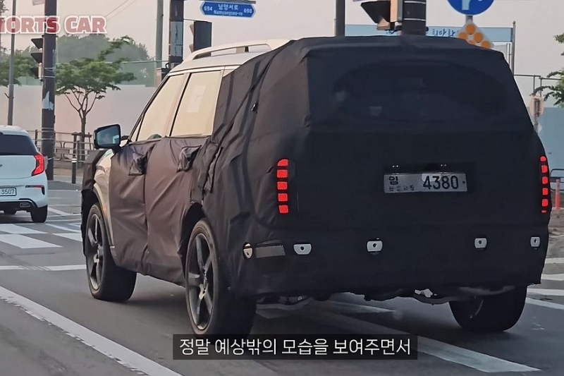 Новый Hyundai Palisade с почти не прикрытой оптикой проехался на камеру