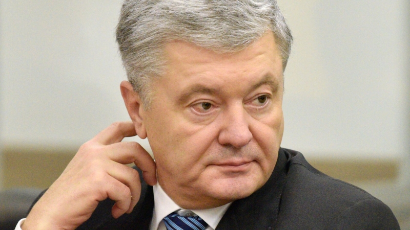 Сенатор прокомментировал объявление в розыск Порошенко и Зеленского