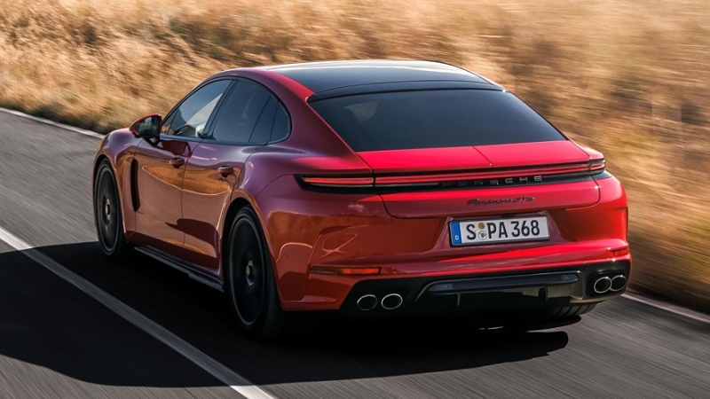 Гамму Porsche Panamera пополнили топ-версия Turbo S E-Hybrid и драйверская GTS