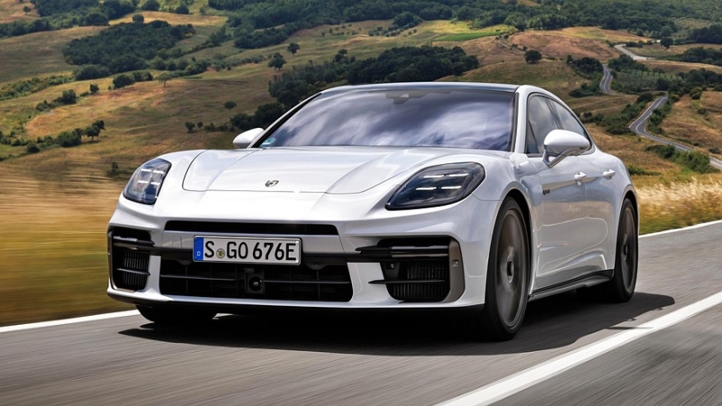 Гамму Porsche Panamera пополнили топ-версия Turbo S E-Hybrid и драйверская GTS