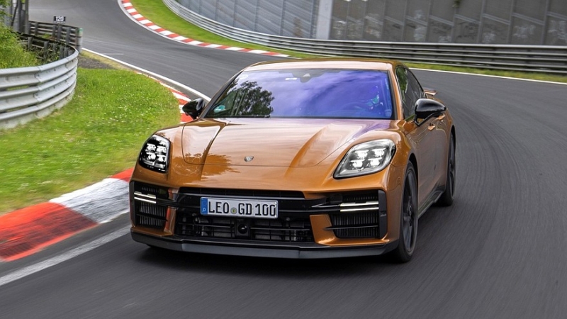 Гамму Porsche Panamera пополнили топ-версия Turbo S E-Hybrid и драйверская GTS