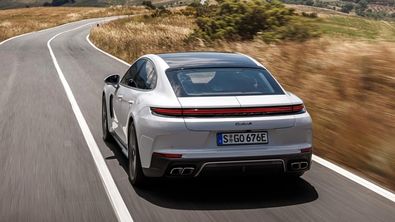 Гамму Porsche Panamera пополнили топ-версия Turbo S E-Hybrid и драйверская GTS