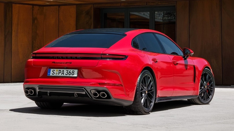 Гамму Porsche Panamera пополнили топ-версия Turbo S E-Hybrid и драйверская GTS