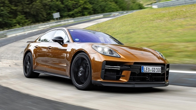 Гамму Porsche Panamera пополнили топ-версия Turbo S E-Hybrid и драйверская GTS