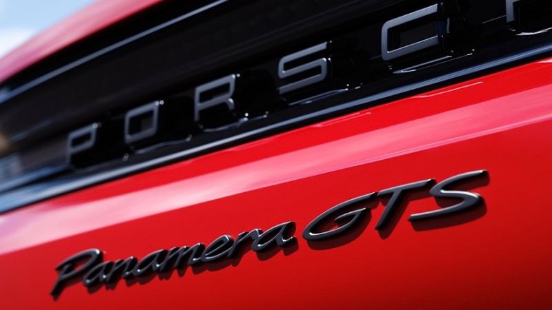 Гамму Porsche Panamera пополнили топ-версия Turbo S E-Hybrid и драйверская GTS