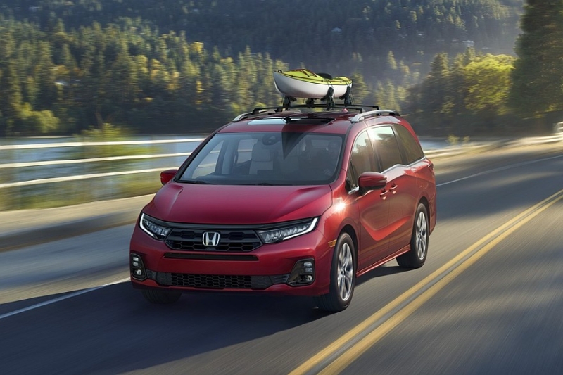 Обновлён минивэн Honda Odyssey: экраны побольше и цены повыше