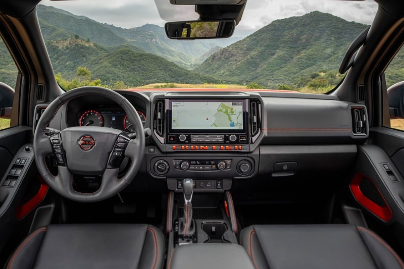 Обновлённый Nissan Frontier: брутальный «фасад», современнее салон, больше берёт на буксир