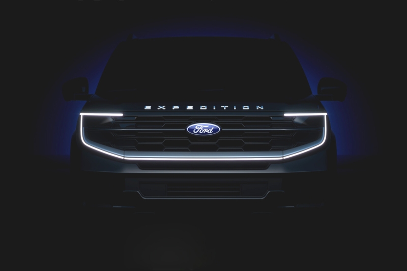 Новый Ford Expedition готовится к дебюту: первый тизер внедорожника