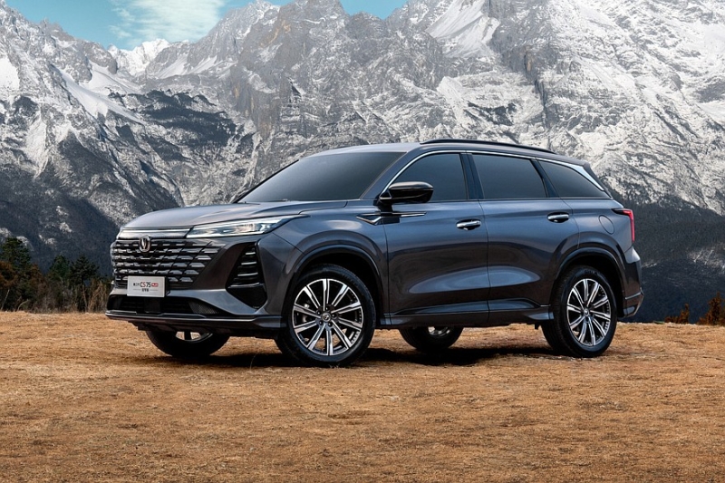 Новый Changan CS75 Plus скоро стартует в России: кроссовер предложат с двумя моторами