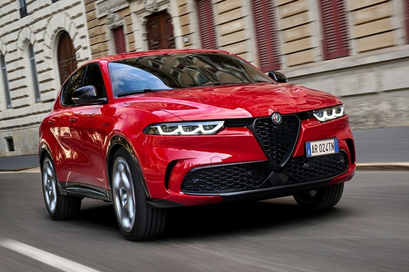 Alfa Romeo Tonale 2025 модельного года: обновки в салоне и сокращённая моторная гамма