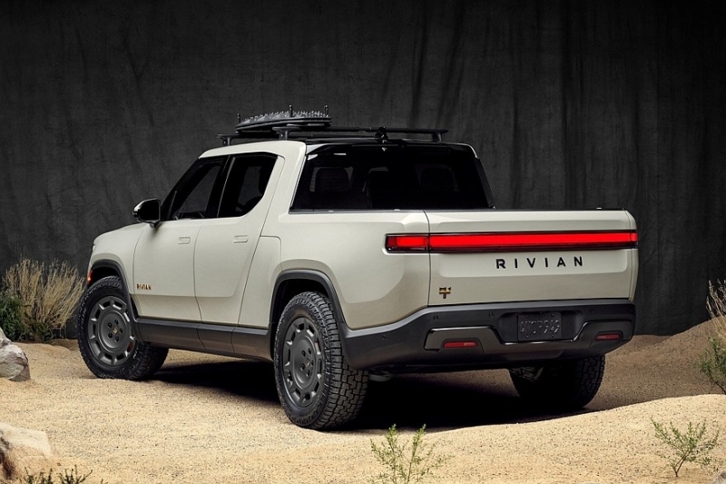 Внедорожник Rivian R1S и пикап Rivian R1T обзавелись спецверсиями для пустыни