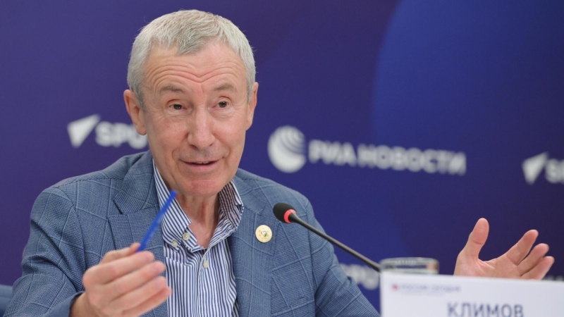 Климов назвал словоблудием слухи о его уходе из Совета Федерации