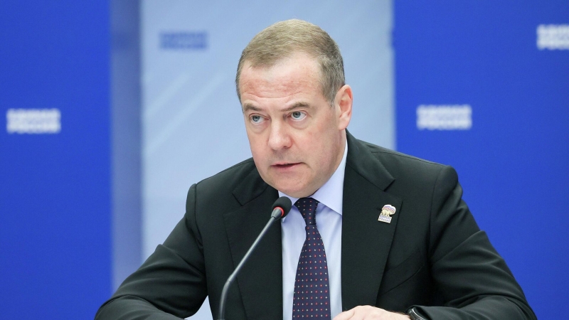 Медведев: ЕР рассмотрит Единый день голосования как мобилизацию ресурсов