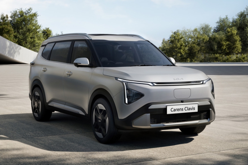 «Престижный» кроссвэн Kia Carens Clavis с другой «начинкой»: продажи начались