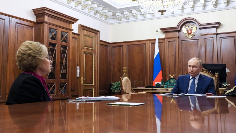 Путин поблагодарил Матвиенко и сенаторов за работу