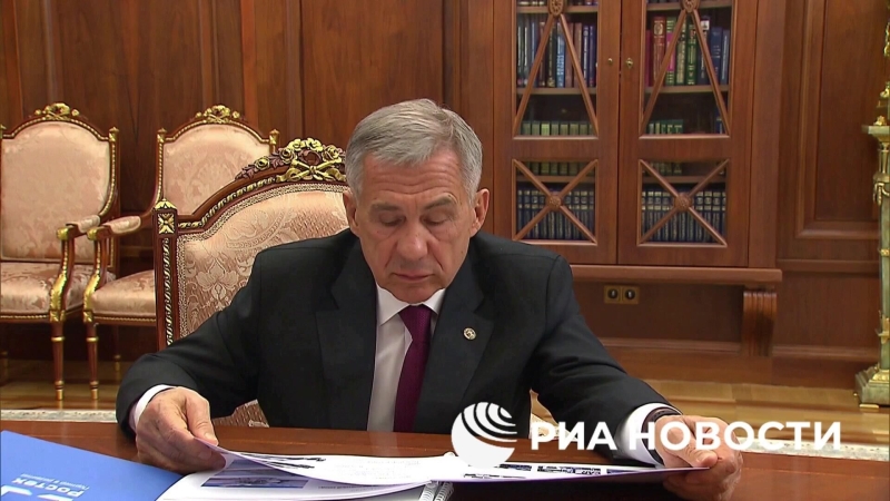 Путин пообщался с Жогой и Текслером во время поездки по Магнитогорску