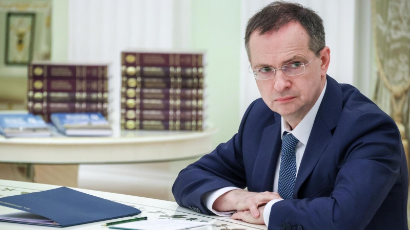 В Кремле в рабочем режиме поздравили Мединского с днем рождения